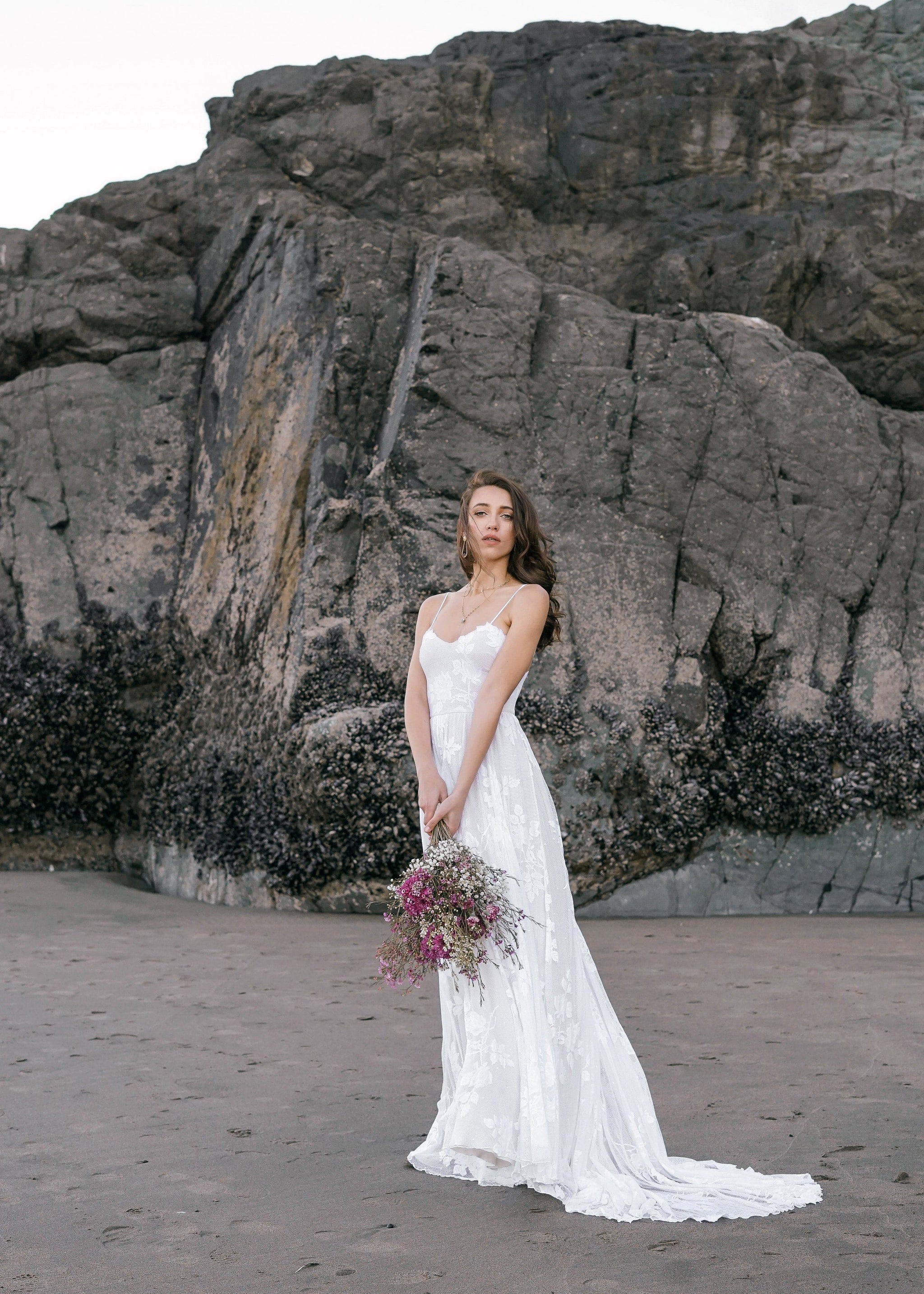 Taytda, etikda, yubka ostida