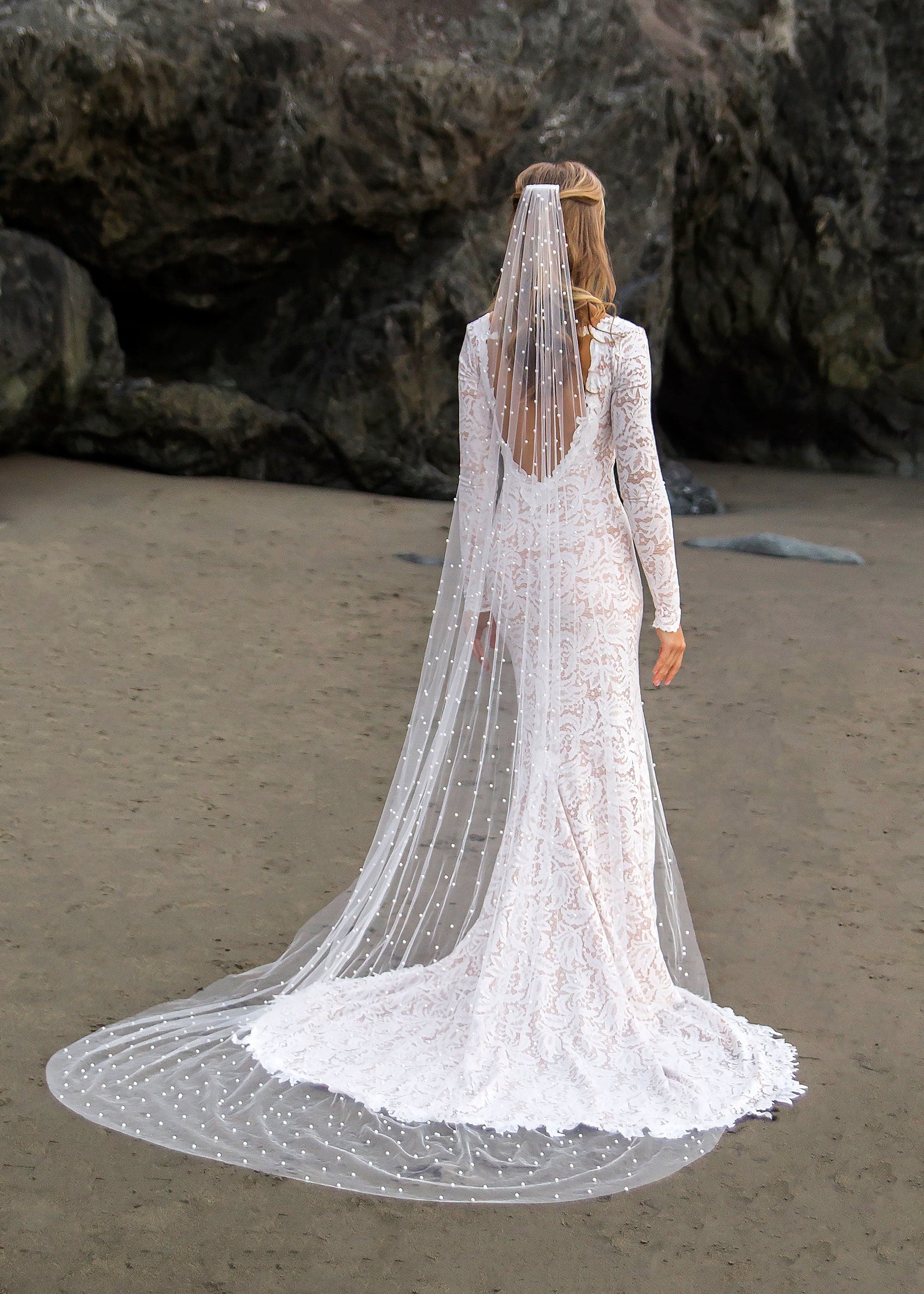 Oceane Veil | WearYourLove | Pearl Tulle Bridal Veil Court - 18 inch train / Gold - 5 inch Oceane Veil | WearYourLove | Pearl Tulle Bridal Veil Court - 18 inch train / Gold - 5 inch