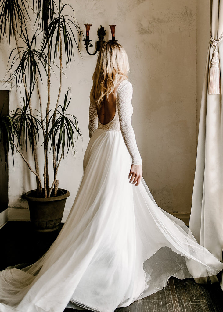 Long Sleeves Backless Wedding Dresses | Long Sleeves Low Back Wedding  Dresses - Flares Bridal + Formal